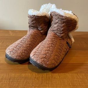 Muk Luks plush bootie slippers size XL 11/12 NWOT